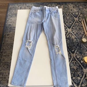 Stradivarius light wash high waisted jeans, size EUR 36/US 04/MEX 26.